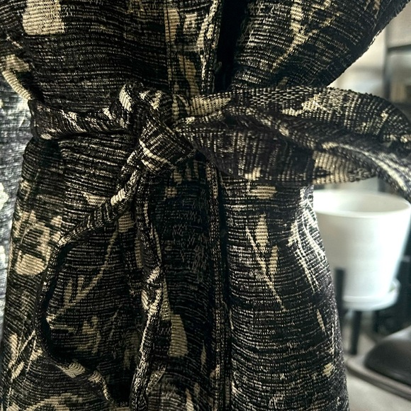 Black/Ivory Banana Republic, Chinoiserie Print Round Neck Linen Car Coat - Picture 6 of 6